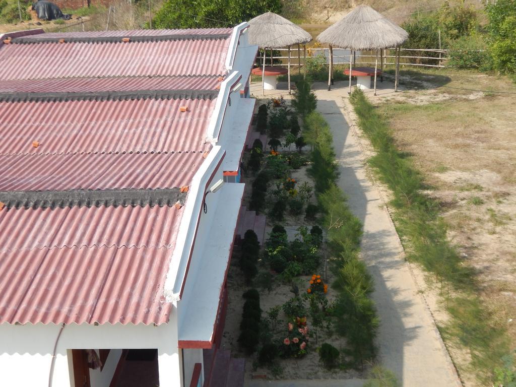 Hotel Mainak, Мандармони Екстериор снимка